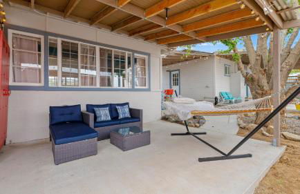 Fable by Avantstay 2 Unique Spaces, w/ Bowling, Hot Tub, Fire Pit, Large Yard - Foto 8