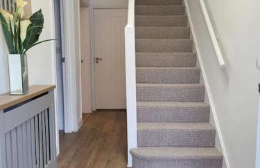 4 Bedroom House - Free Parking, Great access to London, Herts, Essex - Photo 20