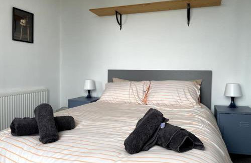 3 Bed House - Photo 12