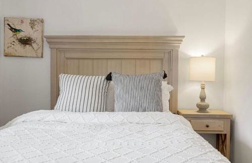 Spacious Mid Century Modern Sunroom Rambler - Foto 9