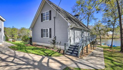 Lakefront Eatonton Home Boat Dock and Fire Pit - Foto 2
