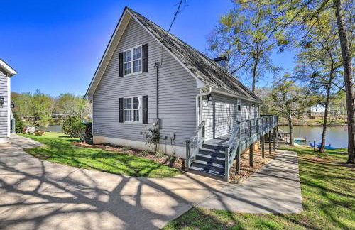 Lakefront Eatonton Home Boat Dock and Fire Pit - Foto 2