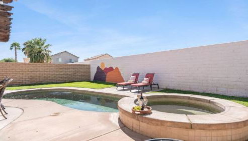 Desert Oasis w Pool Spa BBQ Outdoor Dining Under the Palms Calle Tolosa by AvantStay - Foto 4, Other