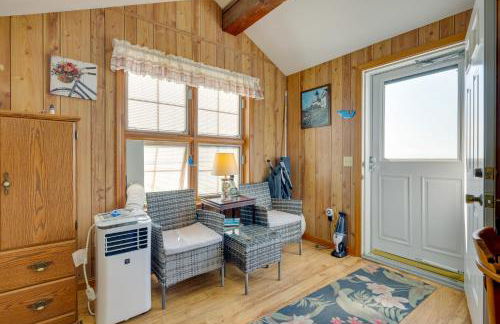 Deck with Water View Coastal Escape Near P-Town! - Foto 26