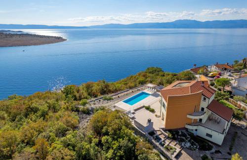 Luxury Villa Oštro with pool & Krk bridge view - Photo 42