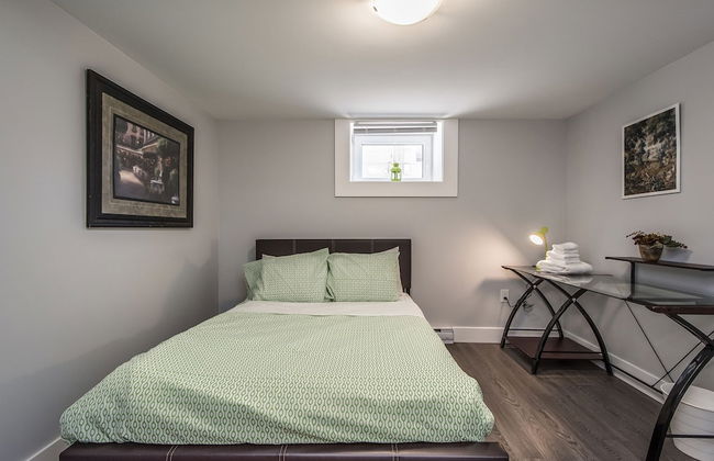 Spacious DAL & Downtown Apartments - Photo 7