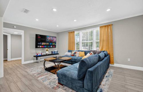 Duval Den |3BR & Backyard|15 Mins to Downtown JAX - Photo 1