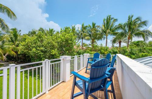 Designer Beachside Serenity Steps to the Beach! - Foto 47