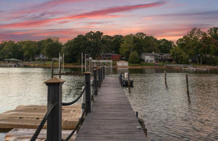 Dock Hot Tub Kayaks on Lake Norman Lakeside Gem by AvantStay - Foto 34