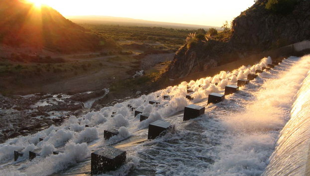Excursión al río Grande y Nogolí - Foto 4, Torrente en las aguas del embalse de Nogolí