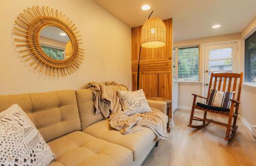 Family Pocono Gem by the lake with private sauna, hot tub, and huge game room - Foto 35