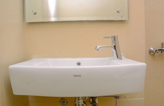 Comfy and Modern Studio Apartment at Elpis Residence - Photo 12