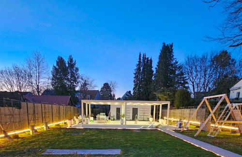 Luxurious large home with Pool, Garden, Koi Pond only 12 min to Octoberfest - Foto 3