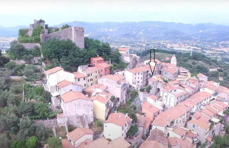 A stone tower 1 - Foto 10