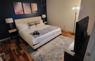 Luxury Apt King Bed+Indoor Parking+ Pool+Gym+2TV's - Foto 3