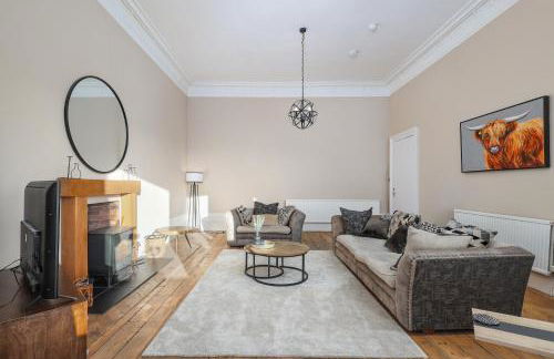 Extravagant 6 Bed Victorian Townhouse with Hot Tub - Photo 3