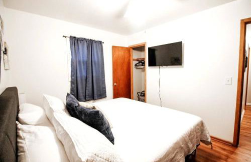 Fenced Lot W Home Gym plus Washer and Dryer - Foto 27