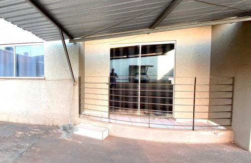 Apto espaçoso no Centro, térreo com 2 Quartos de Casal ArCond WiFi 500megas HomeOfice Cozinha e Garagem - Foto 17