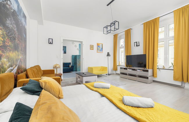Yellow Apartment in Bytom by Renters - Foto 9