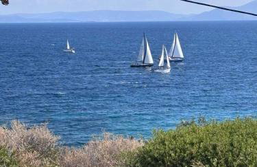 Rafina's PARADISE VIEW!!Walking access to the Port!!! Amazing Seaview!!!Steps from the Beach, 2 min walk!!WIFI 300Mbps! The Lux Seaside Retreat! - Foto 57