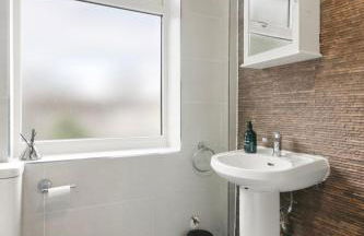 Acton 4BR House I Contractors I Families I Parking - Foto 14