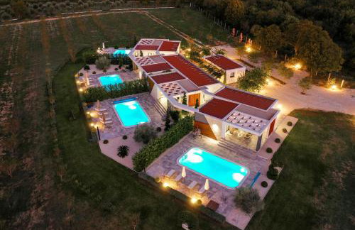 Villa Royal Green Two - Photo 9