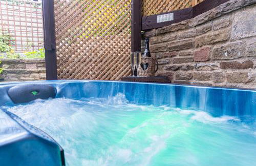 The Granary with hot tub - 2 miles from Skipton - Photo 12