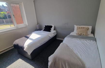 Doncaster-House-Sleeps8-Parking-Garden - Foto 25