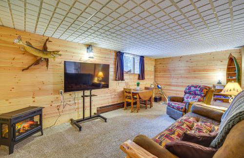 Charming Butternut Lake Getaway with Deck and Dock! - Foto 19