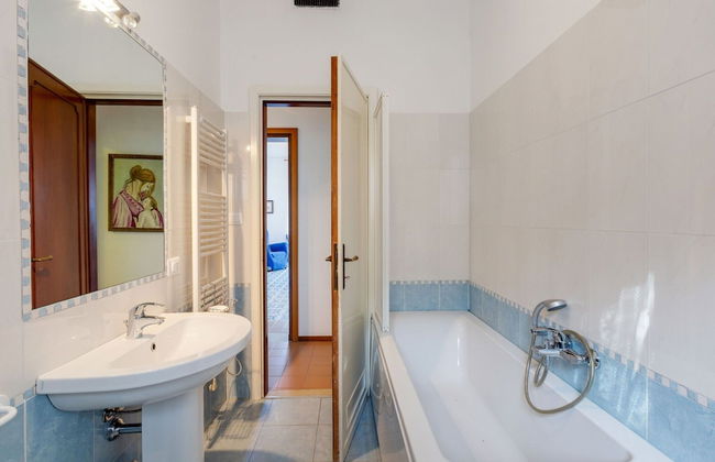 Villa in Torri del Benaco With Lake Garda Views - Photo 18