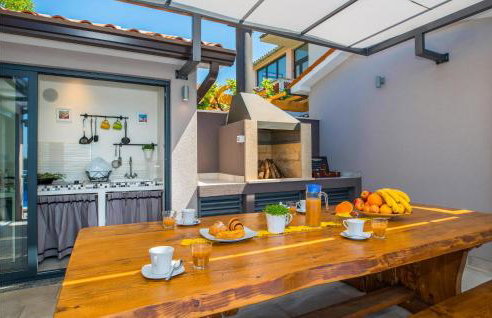 Villa with Swimming Pool, Outdoor Kitchen, Sauna, Hot Tub, Play Area, Sea View - Foto 37