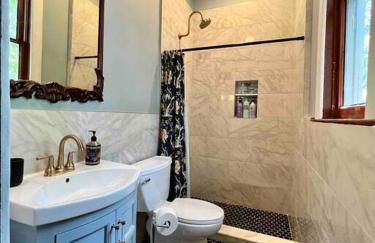 Large Historical Home for Groups Walk to Downtown! - Foto 50