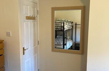 Large, 3 Floors, Quiet, Sleeps 16, 4 Bathrooms, 5 Parking, Semi rural Leicester - Foto 21