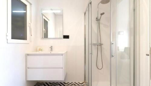 Green Madrid Río Suites AH - Photo 3, Shower