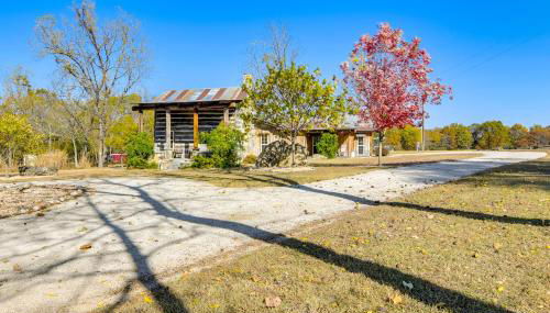 half-Mi to Lake Cabin on 43 Acres in Shell Knob! - Foto 1