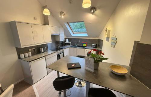 The Sawmills, Carlisle - Spacious 4 Bedroom Family House - Free WiFi - & Parking - Walk to Carlisle Castle - Foto 82