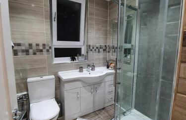 Glasgow Comfortable and Modern 3 Bedroom Mid Terraced Villa - Foto 38