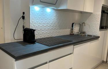 Appartement cosy dans une maison calme et parking gratuit avec borne - Foto 6