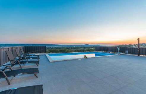 Cozy Home In Tinj With Wifi - Foto 8