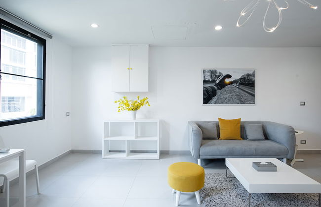 Benviar Tonson Residence - Photo 12