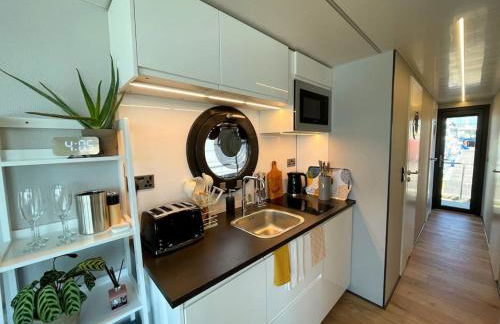 Yarmouth Waterlodge Floating Apartments 2 - Photo 13