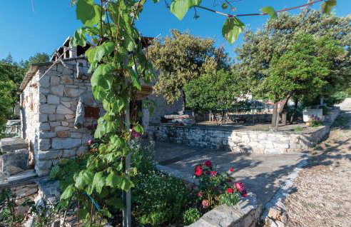 Pet Friendly Home In Cara - Photo 31