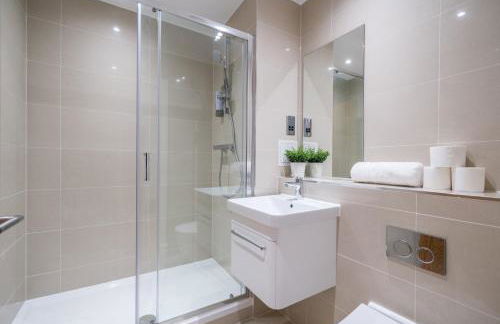 Skyvillion - London River Thames Top Floor Apartments by Woolwich Ferry, Mins to London ExCel, O2 Arena , London City Airport with Parking - Foto 20