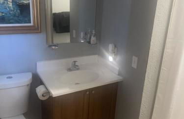 Cozy Luxury One-Bedroom with Designer Lighting - Foto 10