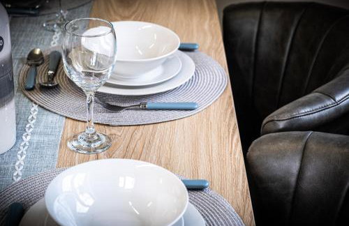 Contractors Retreat 3 bedroom house, sleeps up to 7, free parking - Foto 28