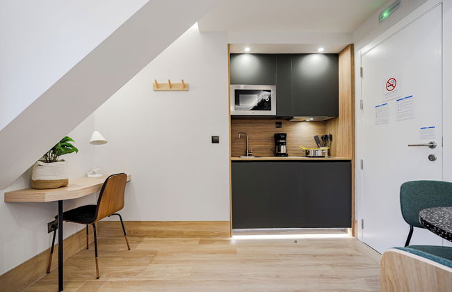 Feelathome Ventas Suites - Photo 16