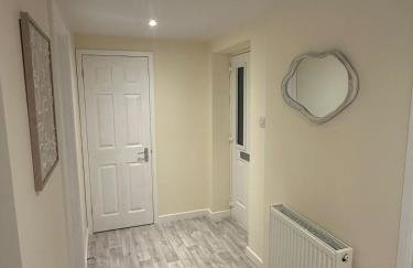 New 2-bed 2-bath detached flat with garden - Photo 26