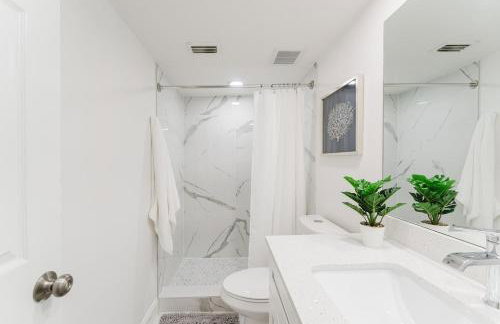 Luxury Waterfront Boca with Pool, Hot Tub and Boat Views - Photo 38