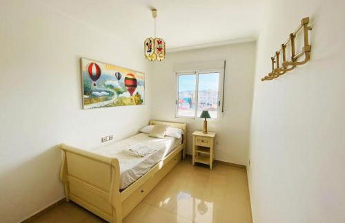 Apartamento en primera línea de playa con piscina y garaje gratuito - Foto 37