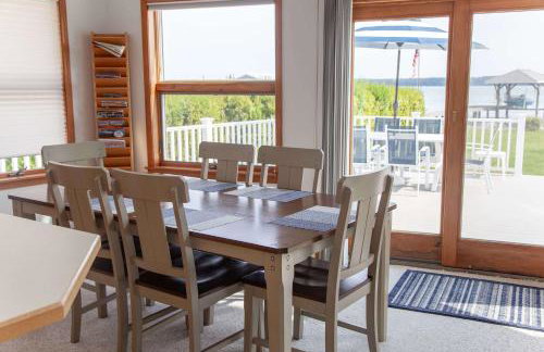 Katies Cottage Lakefront Stay with Hot Tub and Kayaks - Foto 11